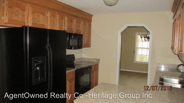 Building Photo - 4 br, 2 bath House - 2145 Hobbit Way