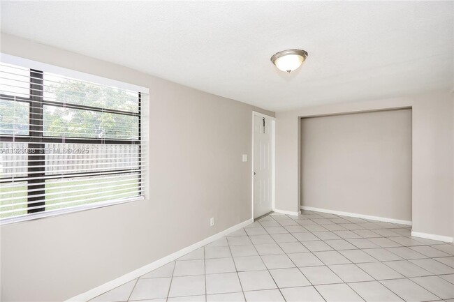 Building Photo - 1367 NE 27th St