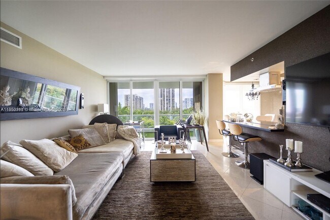 Foto del edificio - 7000 Island Blvd