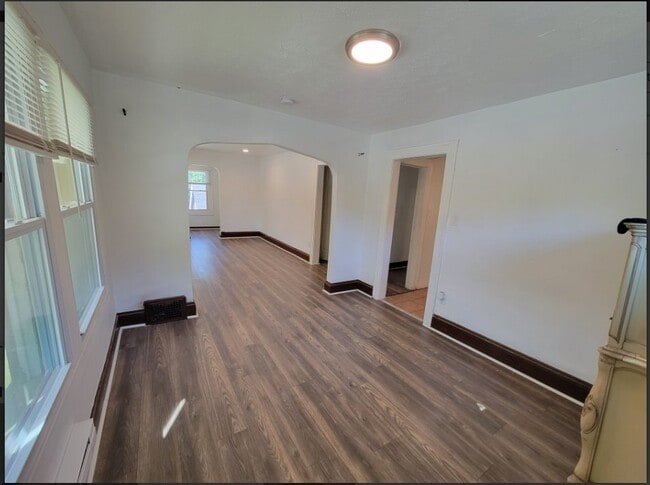 Building Photo - 1185 E 167th St