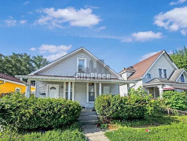 Building Photo - 1319 W 27th St
