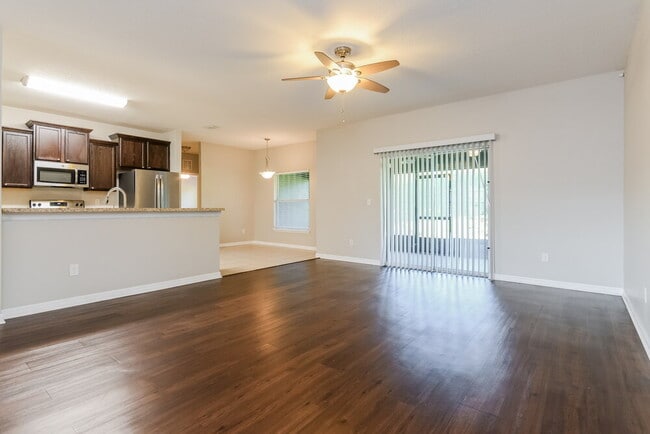 Foto del edificio - 13307 Tamarack Blvd