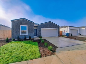 Building Photo - 7395 W Donner Ave