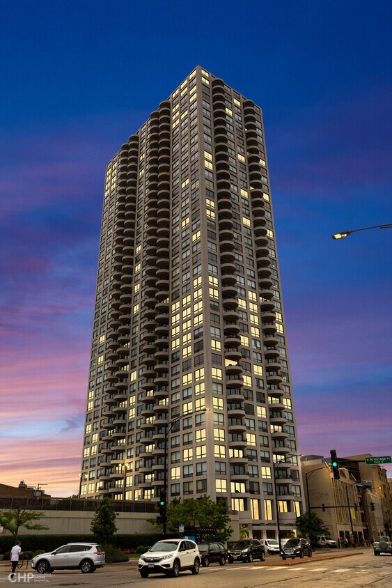 Primary Photo - 2020 N Lincoln Park W