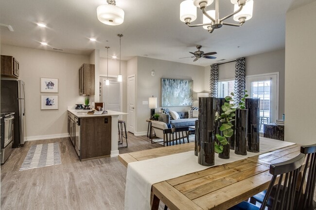 Planos de planta amplios (Cedar, modelo) - 24 at Bloomfield