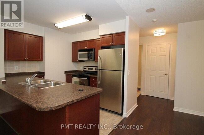 Building Photo - 30-830 Grand Trunk Crescent