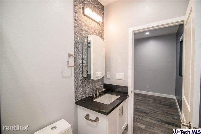Building Photo - 4 br, 3 bath Townhome - 2103 1/2 Clyde Ave