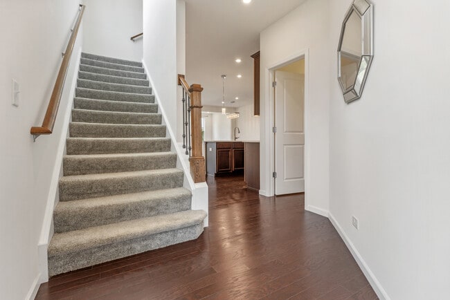 Building Photo - 483 Watercress Dr