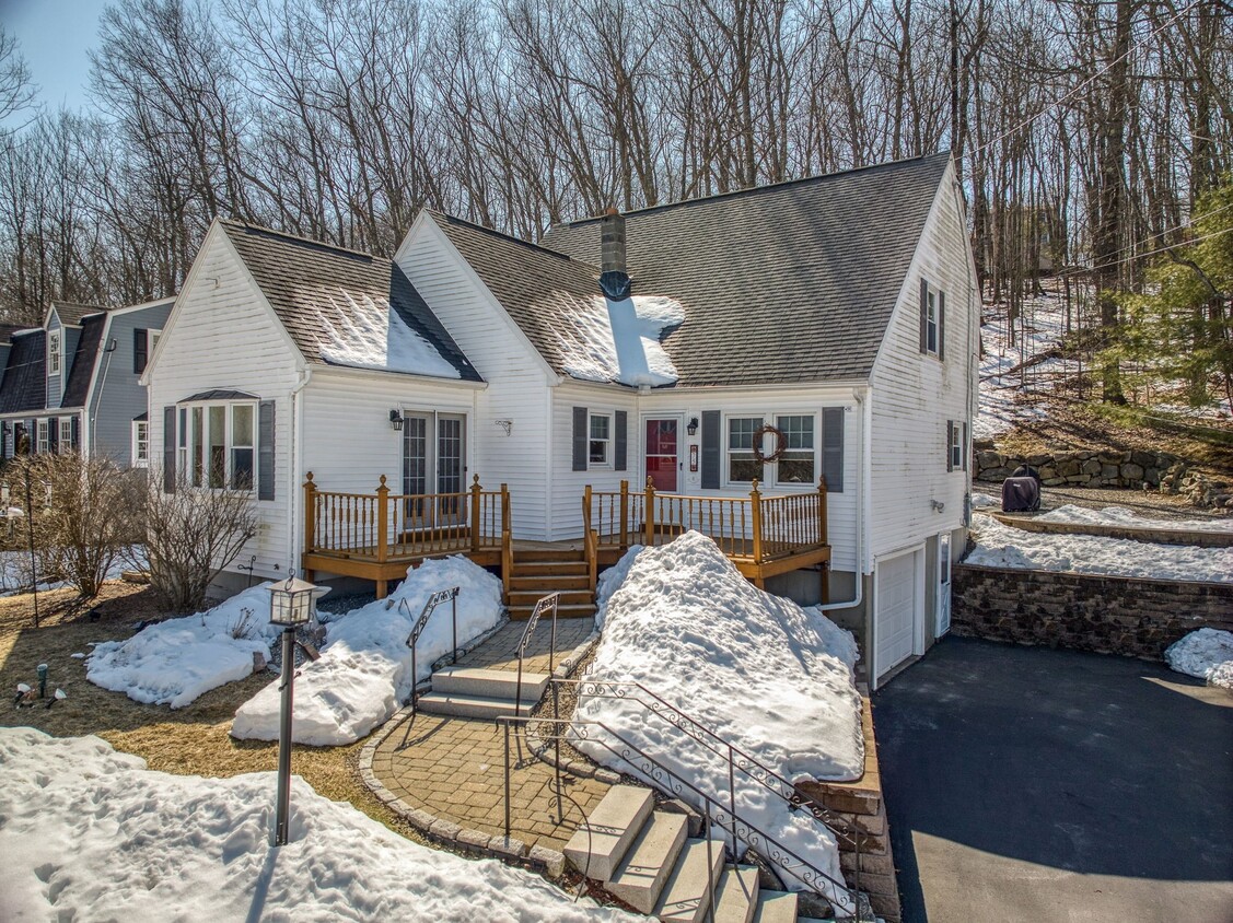 Primary Photo - 75 Linda Ln