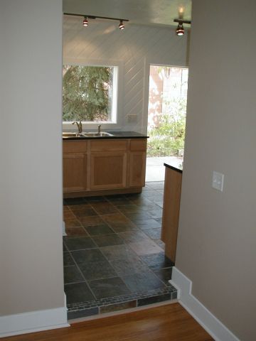 Foto del edificio - 933 E Front St