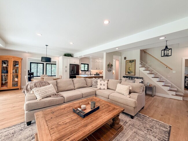 Foto del edificio - 2318 Hillside Ct