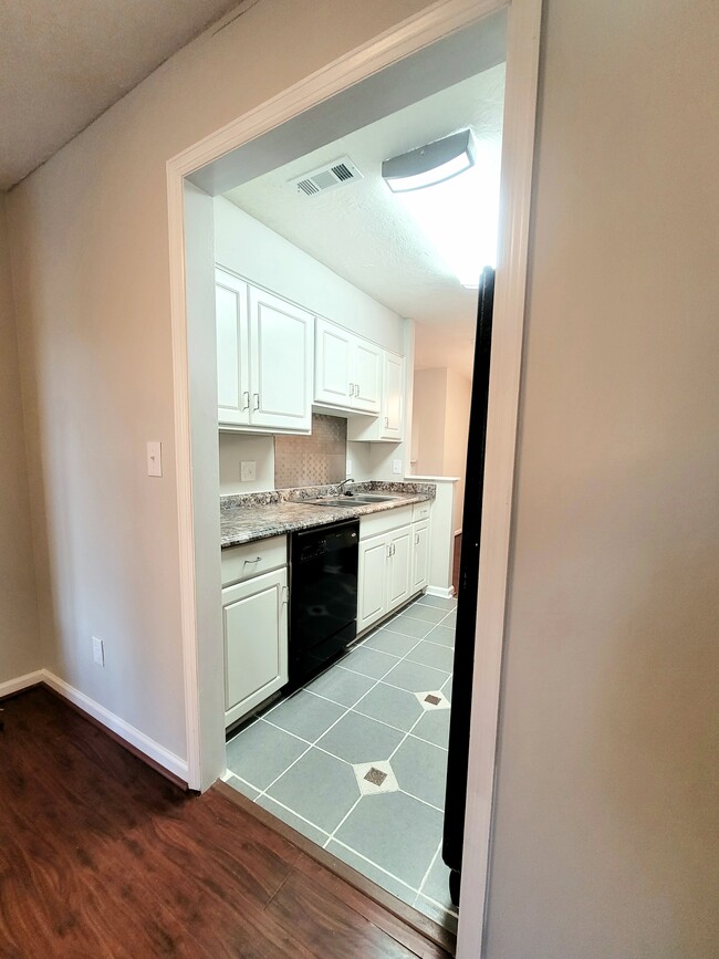 Kitchen - 1112 Colony Place Dr