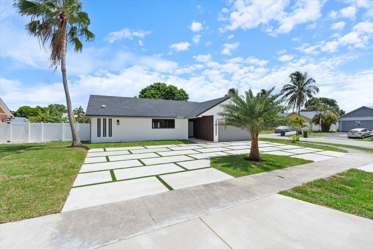 Foto principal - 3701 NW 8th St