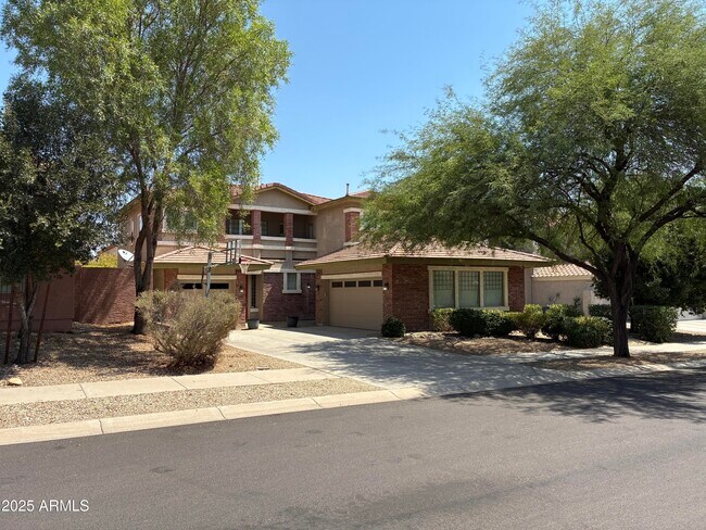 Building Photo - 16054 W Shangri La Rd