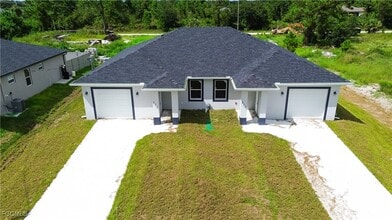 Building Photo - 871 Duplex St E