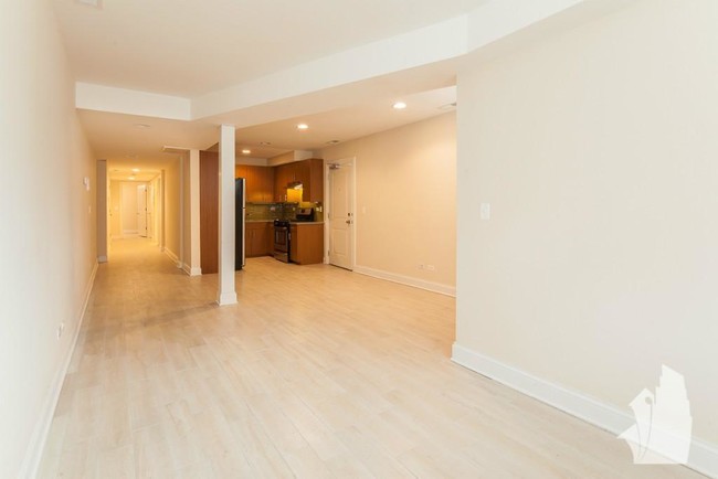 Building Photo - 3709 N Wilton Ave
