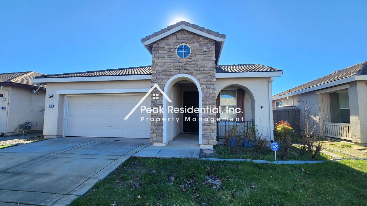 Foto principal - Spacious home in North Natomas. Easy acces...