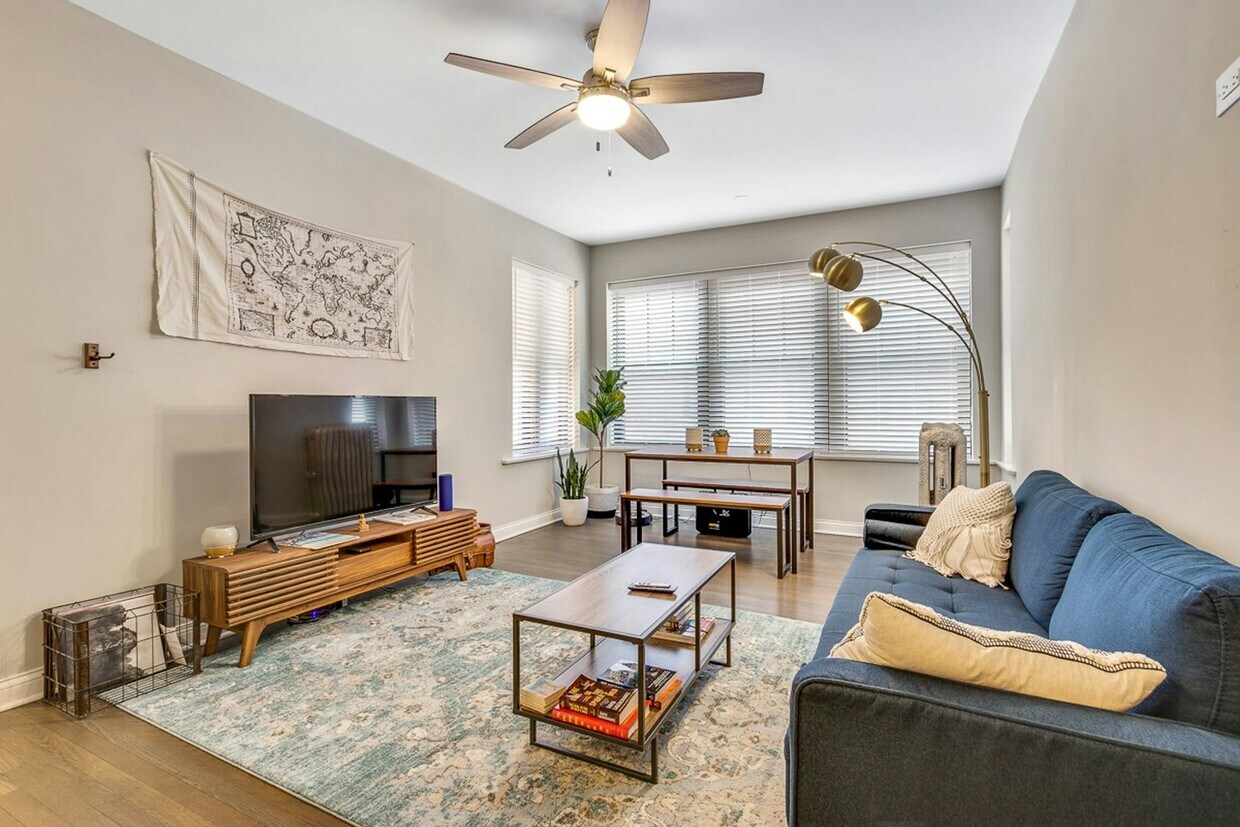 Foto principal - 3931 N Keeler Ave