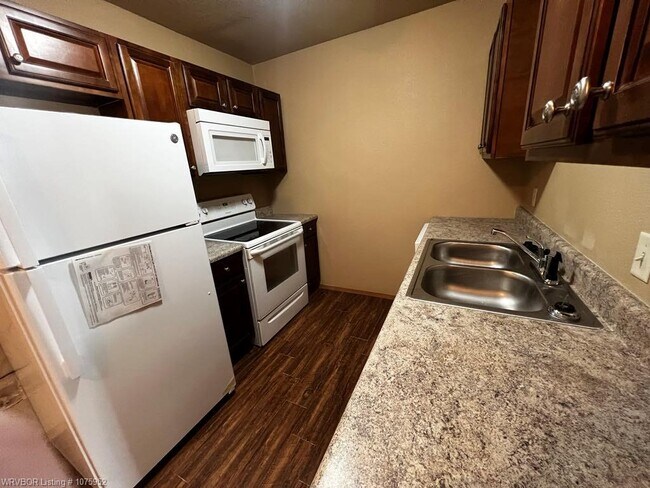 Building Photo - 9127 Fresno Cir