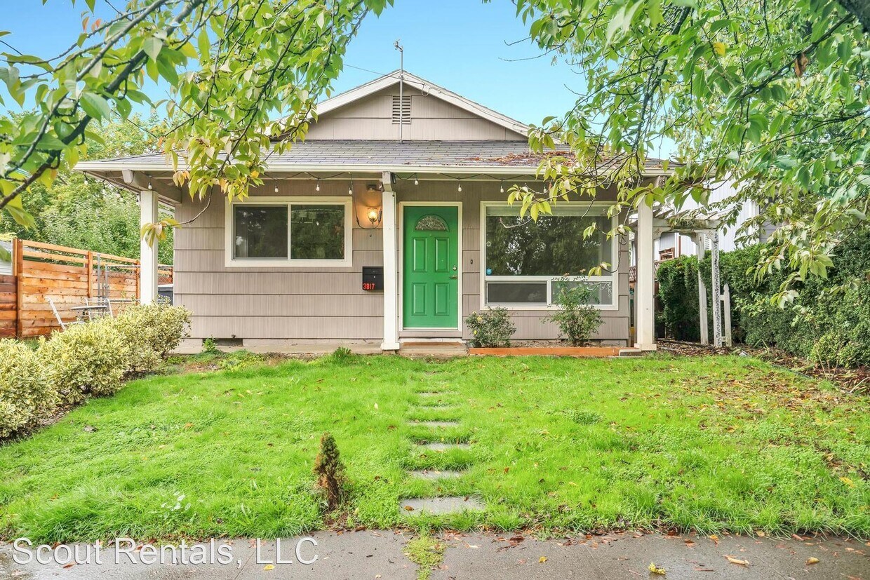 3 br, 1 bath House 3817 SE 69th Ave House Rental in Portland, OR