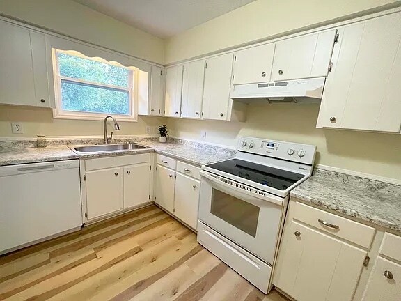 Foto del edificio - 4001 Lawing Dr