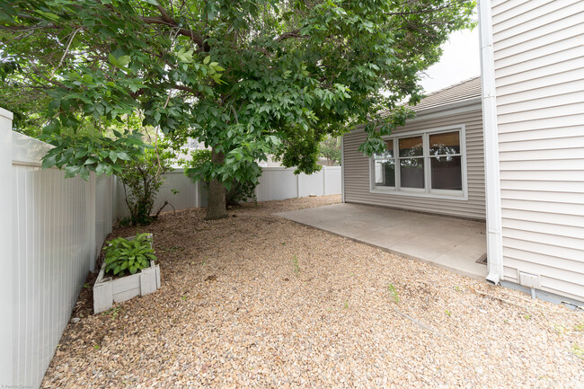 Building Photo - 2299 S Yosemite Cir