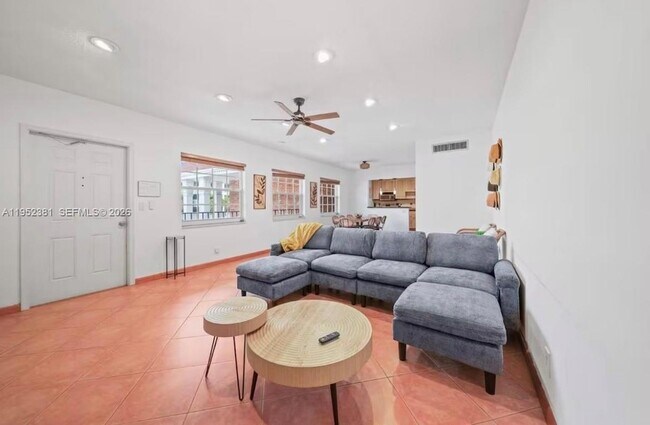 Foto del edificio - 2424 NE 9th St