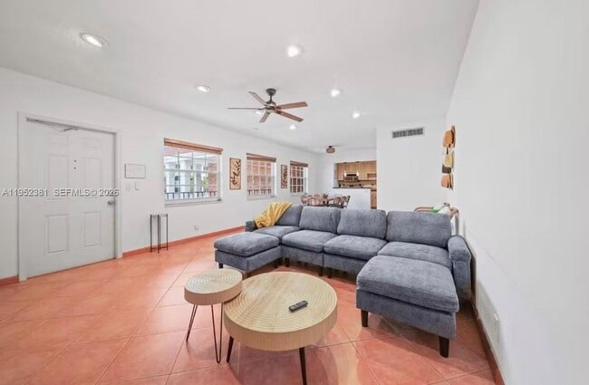 Photo - 2424 NE 9th St Apartment