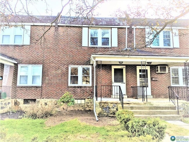 Building Photo - 703 Spring St