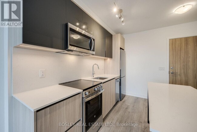 Building Photo - 3100-3100 Keele St