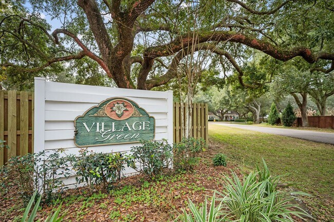 Foto del edificio - 11750 Village Green Dr