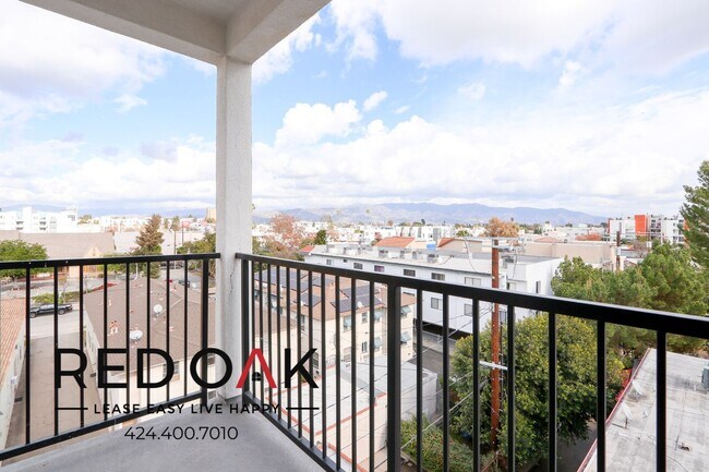 Foto del edificio - Phenomenal NEW Three Bedroom with Incredib...