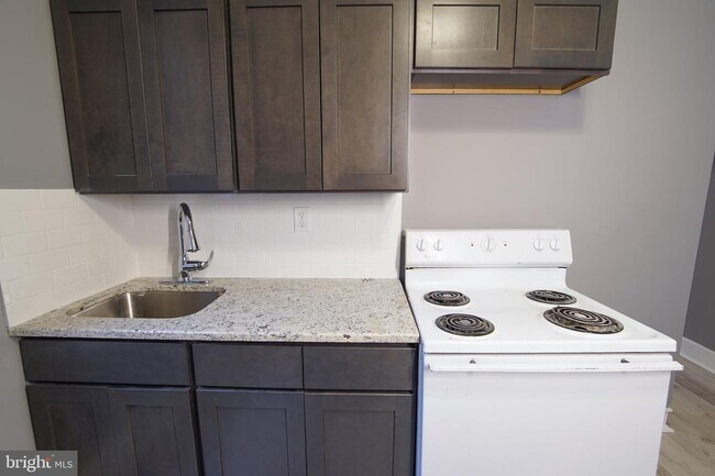 Foto del edificio - 7022 Woodland Ave