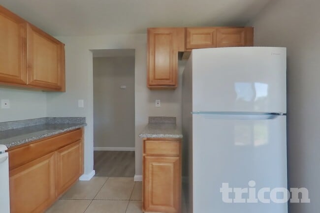 Building Photo - 706 La Canyada Dr