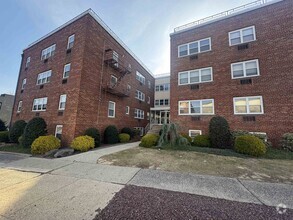 Building Photo - 420 Broad Ave