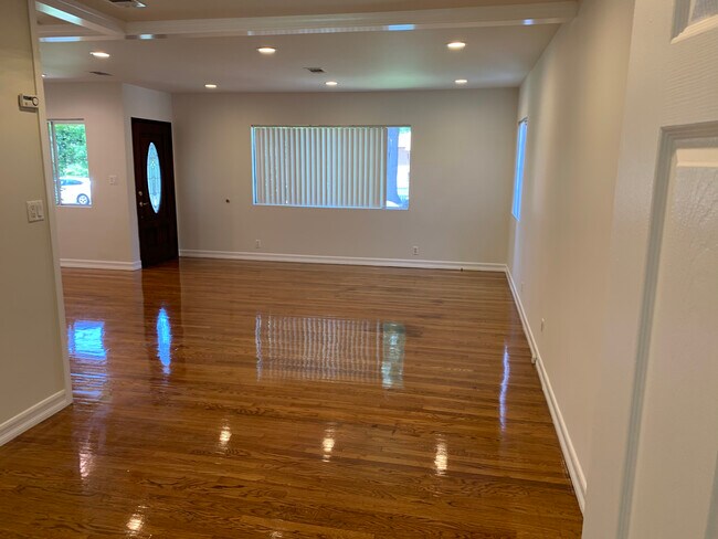 Building Photo - 2718 Armacost Ave