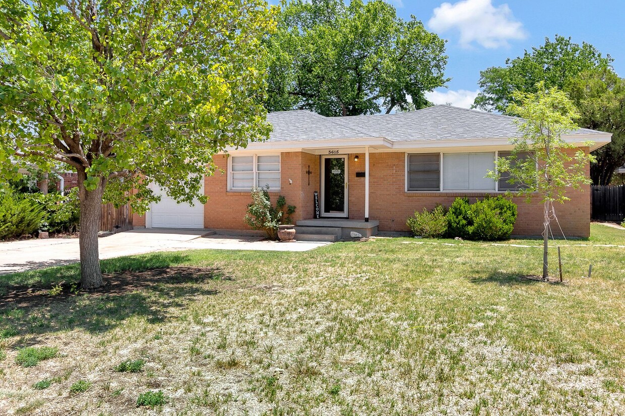 Primary Photo - Beautiful 3 bedroom 1.5 bath with a garage...