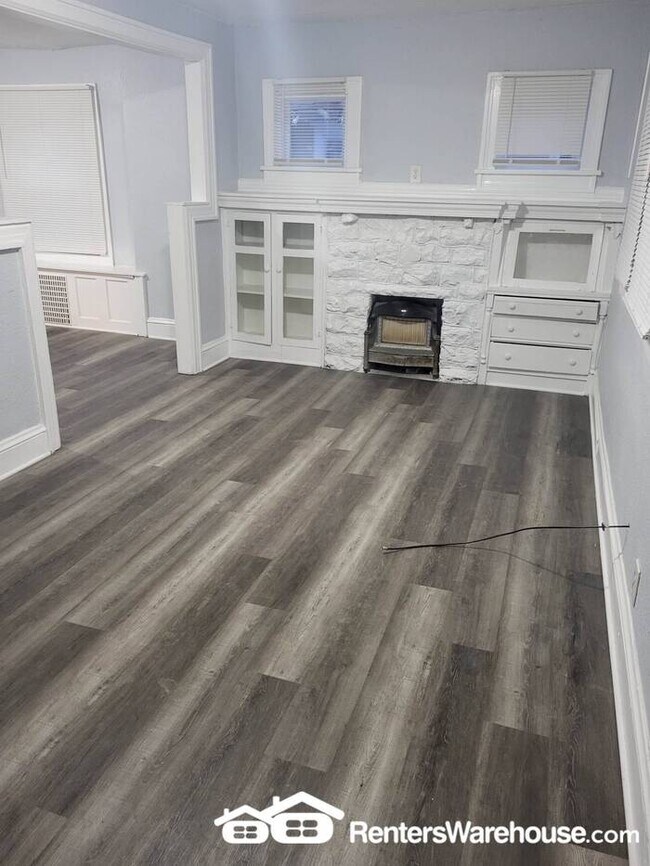 Building Photo - Updated 2 Bedroom 1 Bath Home!