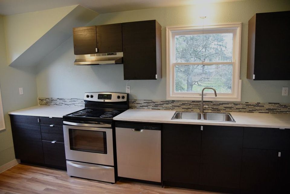 Newly-renovated kitchen with all new appliances - 4480 SW Pasadena St