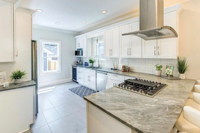 Building Photo - 1929 N Talbott St