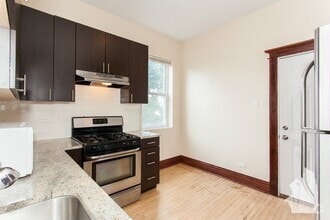 Building Photo - 1438 W Addison St