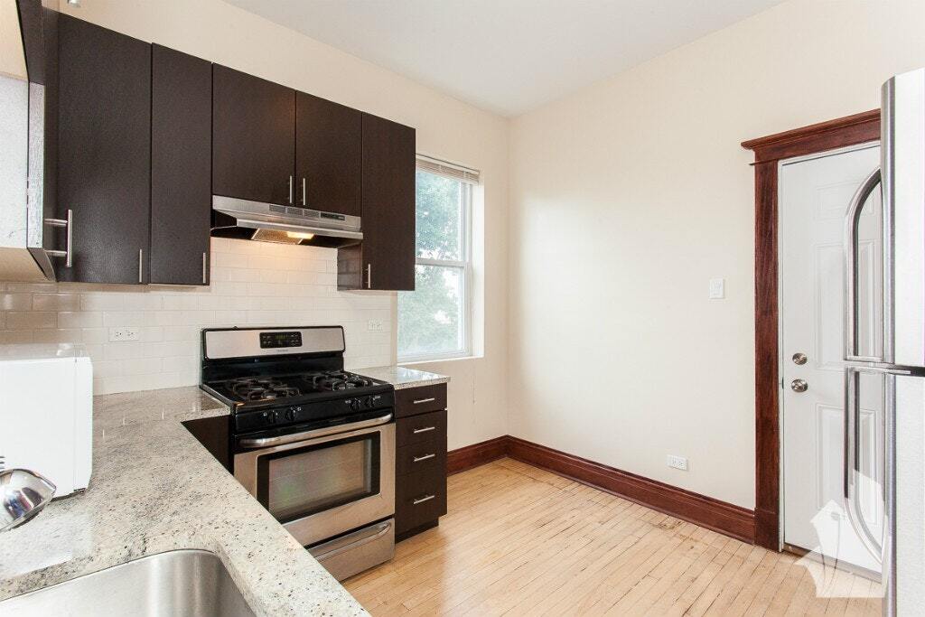 Primary Photo - 1438 W Addison St