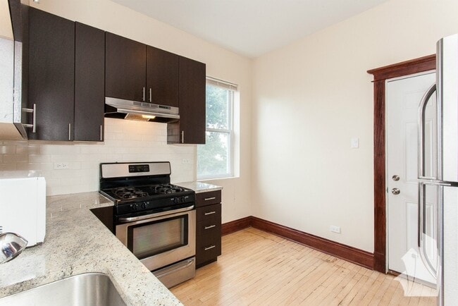 Photo - 1438 W Addison St Apartment