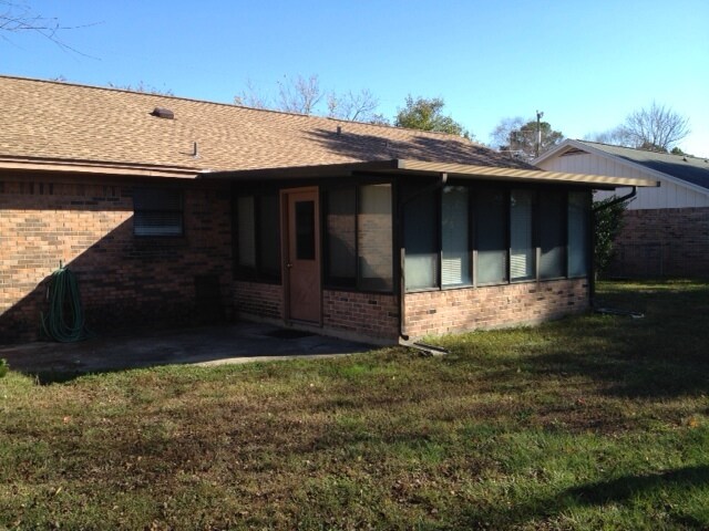 Building Photo - 221 Seville Cir