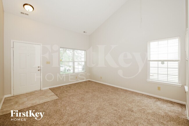 Foto del edificio - 6843 Owls Nest Ct