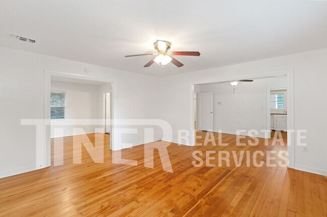 Foto del edificio - 143 Earl Ave