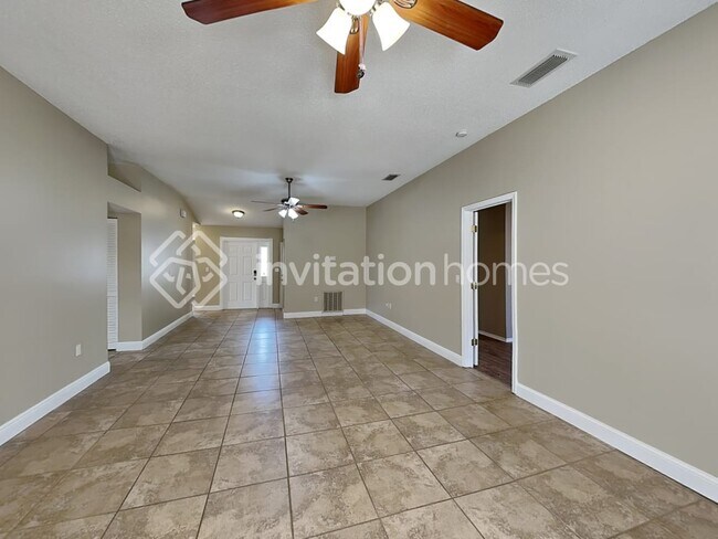 Building Photo - 5619 35th Ct E