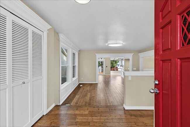 Foto del edificio - Gorgeous Updated Home in the Heart of Eagle Hills