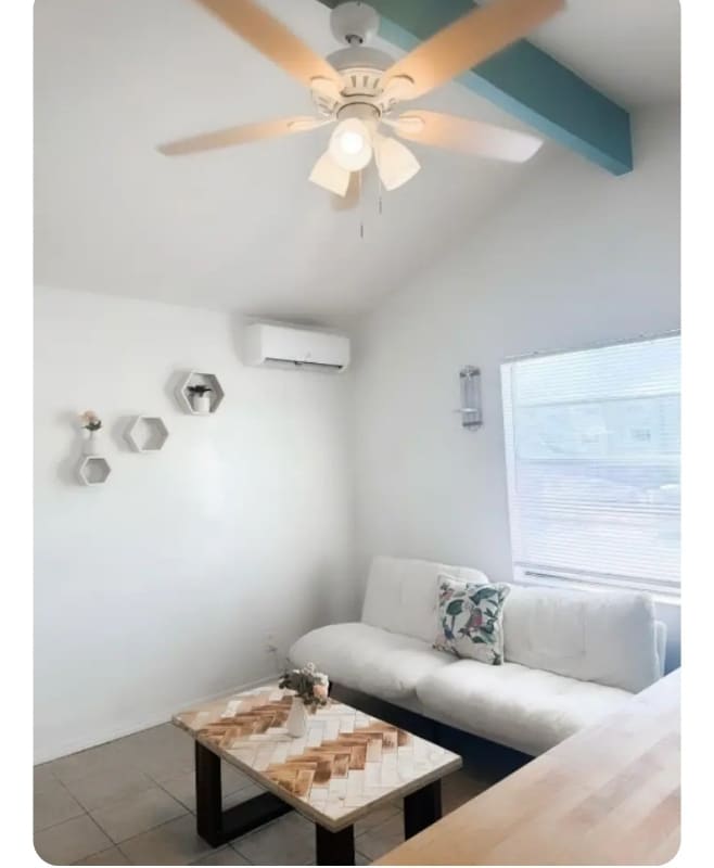 Primary Photo - 109 E Venus Ln