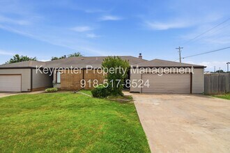 Building Photo - 6506-6508 E 90th St